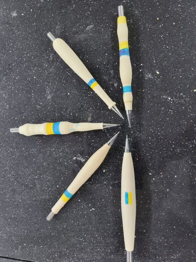 5 wooden pens made with playmake 