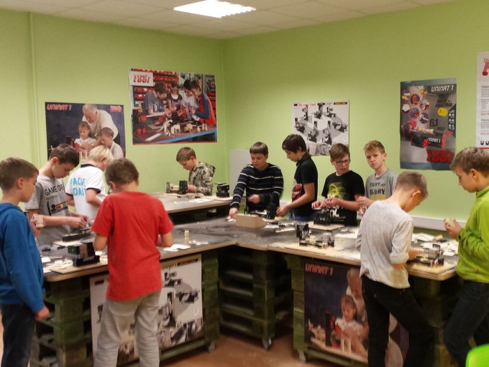 Makerspace wood setup for 15 kids in a classroom