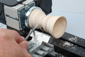 UNIMAT MetalLine wood lathe in action